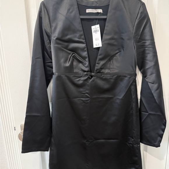 NWT - Abercrombie & Fitch Plunge Bow Mini Dress, S - Picture 1 of 3